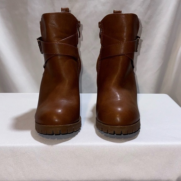 TOP Moda Shoes - Chunky heel Booties.🥾